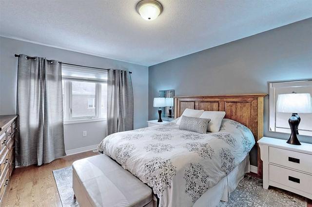 13 Merrybrook Tr, House attached with 3 bedrooms, 3 bathrooms and 3 parking in Brampton ON | Image 21