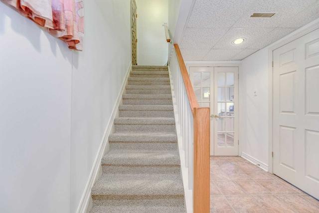 1428 Freeport Dr, House semidetached with 3 bedrooms, 2 bathrooms and 4 parking in Mississauga ON | Image 19