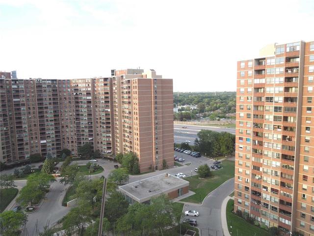 1704 - 625 The West Mall, Condo with 3 bedrooms, 2 bathrooms and 1 parking in Toronto ON | Image 16
