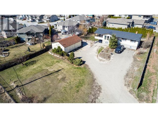 1584 Highway 33 E, House detached with 4 bedrooms, 2 bathrooms and 20 parking in Kelowna BC | Image 3