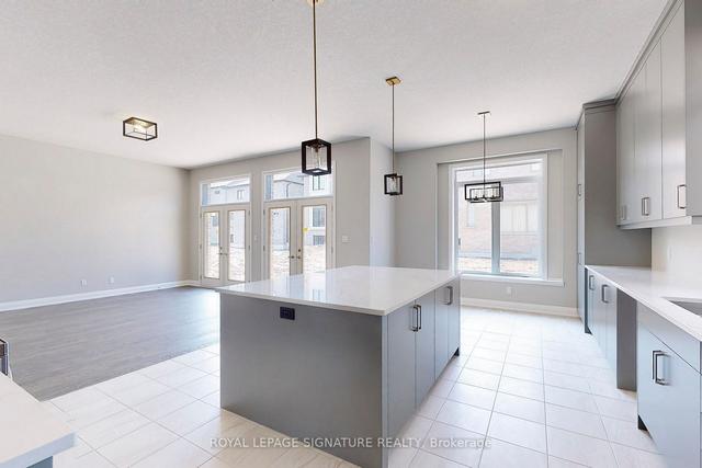 24 Hollybrook Tr, House detached with 4 bedrooms, 3 bathrooms and 4 parking in Kitchener ON | Image 2