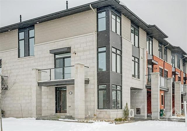 224 Hawkmere Way, Townhouse with 2 bedrooms, 3 bathrooms and 2 parking in Ottawa ON | Image 1