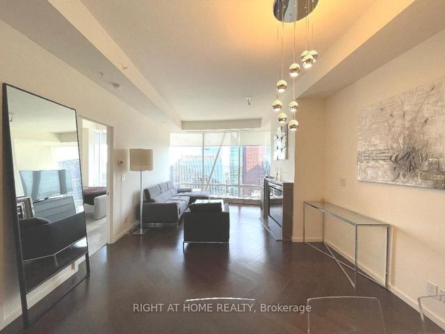 5607 - 180 University Ave, Condo with 1 bedrooms, 1 bathrooms and 1 parking in Toronto ON | Image 23