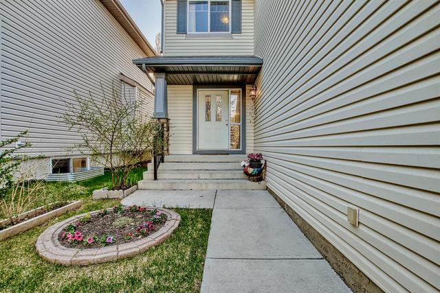 47 Panamount View Nw, House detached with 4 bedrooms, 3 bathrooms and 4 parking in Calgary AB | Image 2