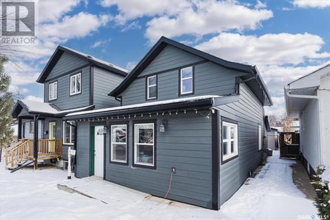 1529 Cumberland Avenue S, House semidetached with 3 bedrooms, 2 bathrooms and null parking in Saskatoon SK | Card Image