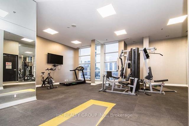 811 - 10 Willison Sq, Condo with 1 bedrooms, 1 bathrooms and 1 parking in Toronto ON | Image 2
