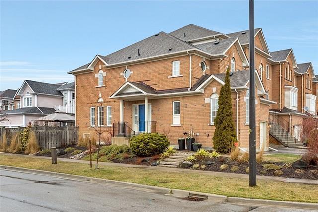 32 Lakeridge Dr, House attached with 3 bedrooms, 4 bathrooms and 1 parking in Toronto ON | Image 2