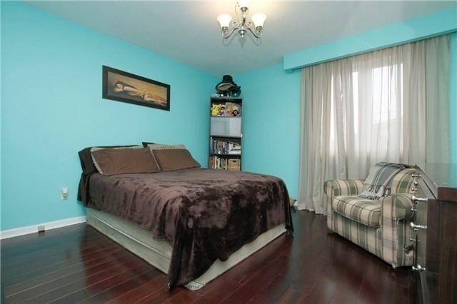 upper - 210 Belgravia Ave, House detached with 2 bedrooms, 2 bathrooms and 1 parking in Toronto ON | Image 7