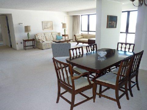 1205 - 1400 Dixie Rd, Condo with 2 bedrooms, 2 bathrooms and 1 parking in Mississauga ON | Image 4