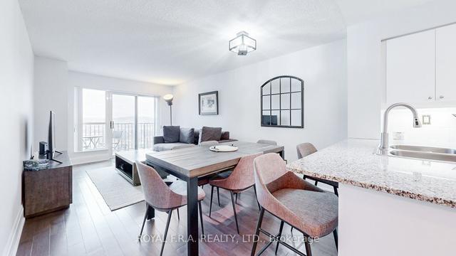 915 - 185 Oneida Cres S, Condo with 2 bedrooms, 2 bathrooms and 1 parking in Richmond Hill ON | Image 3