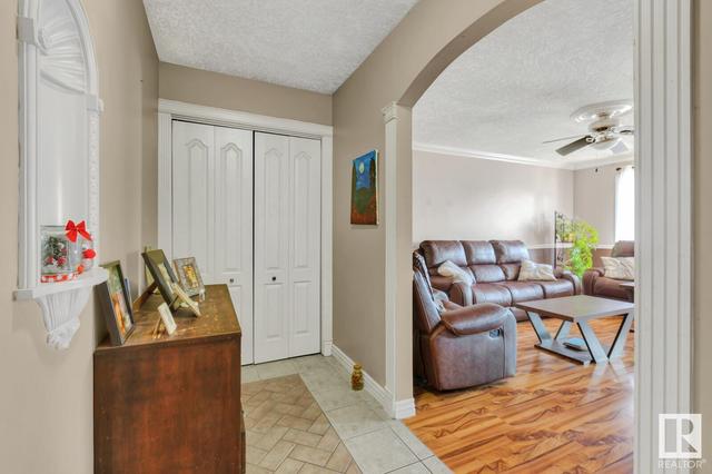 301 - 10949 109 St Nw, Condo with 2 bedrooms, 1 bathrooms and 1 parking in Edmonton AB | Image 11