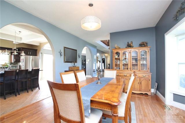 6748 Fallowfield Road, House detached with 3 bedrooms, 3 bathrooms and 20 parking in Ottawa ON | Image 3
