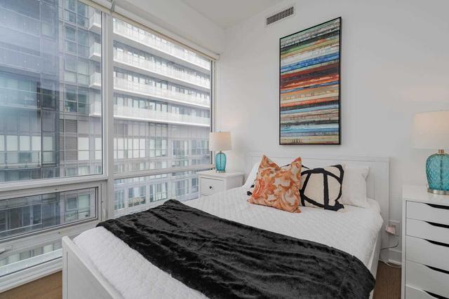 3308 - 15 Grenville St, Condo with 2 bedrooms, 2 bathrooms and 1 parking in Toronto ON | Image 4