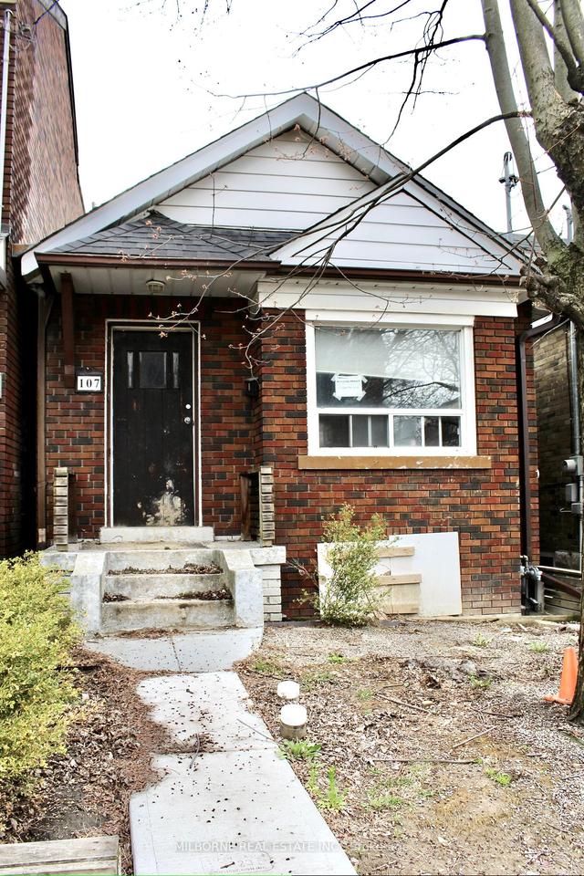 107 Euclid Ave, House detached with 1 bedrooms, 1 bathrooms and 2 parking in Toronto ON | Image 1