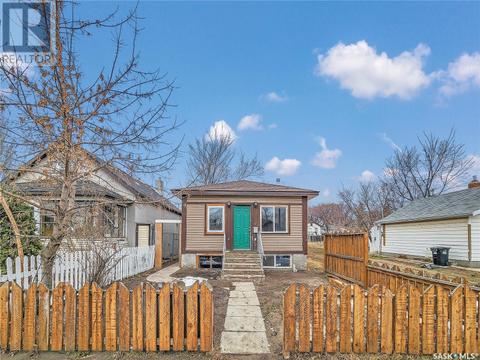 131 M Avenue S, House detached with 3 bedrooms, 2 bathrooms and null parking in Saskatoon SK | Card Image