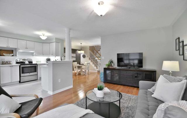 2369 Baintree Cres, House attached with 3 bedrooms, 3 bathrooms and 3 parking in Oakville ON | Image 6
