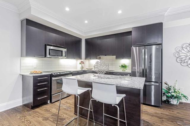 th2 - 5 Oakburn Cres, Townhouse with 3 bedrooms, 3 bathrooms and 2 parking in Toronto ON | Image 3