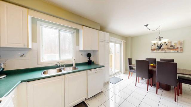 54 Tumbleweed Crt, House attached with 3 bedrooms, 3 bathrooms and 5 parking in Vaughan ON | Image 4
