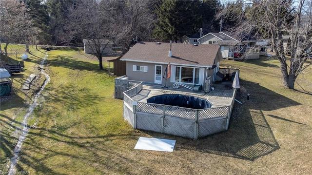 894 Road 9 W, House detached with 3 bedrooms, 1 bathrooms and 11 parking in Mapleton ON | Image 28