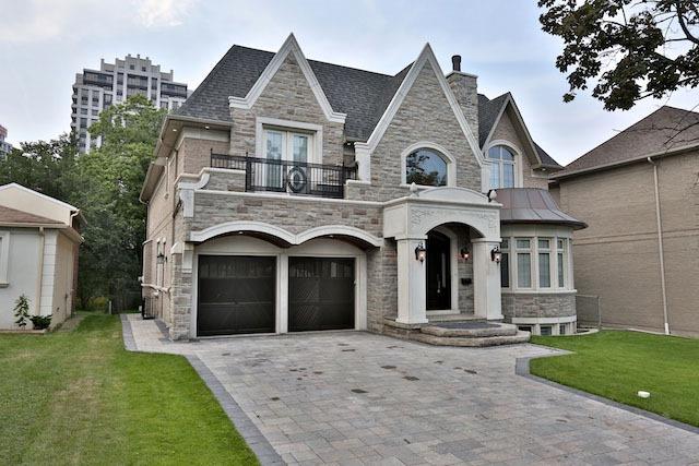 104 Upper Canada Dr, House detached with 4 bedrooms, 7 bathrooms and 4 parking in Toronto ON | Image 1
