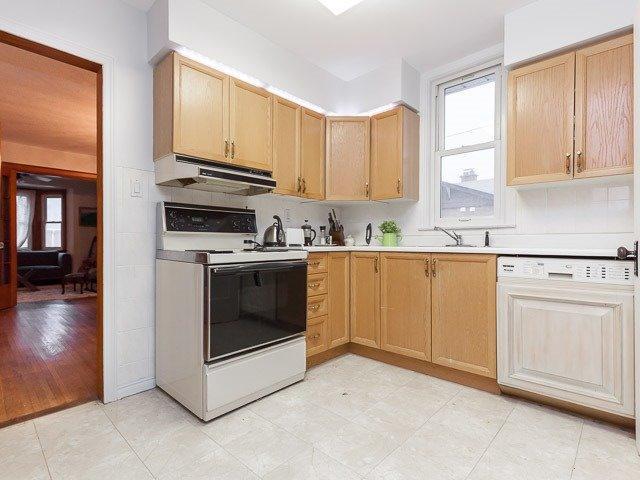30 Sharpe St, House detached with 2 bedrooms, 1 bathrooms and 6 parking in Toronto ON | Image 8