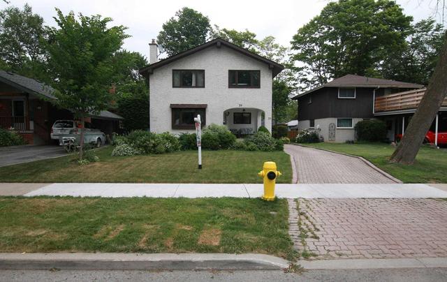 35 Lyncroft Dr, House detached with 4 bedrooms, 3 bathrooms and 3 parking in Toronto ON | Image 1