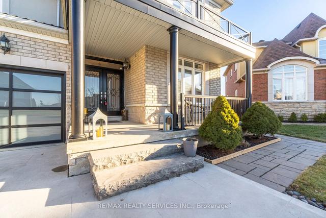 26 Regis Circ, House detached with 4 bedrooms, 4 bathrooms and 6 parking in Brampton ON | Image 33