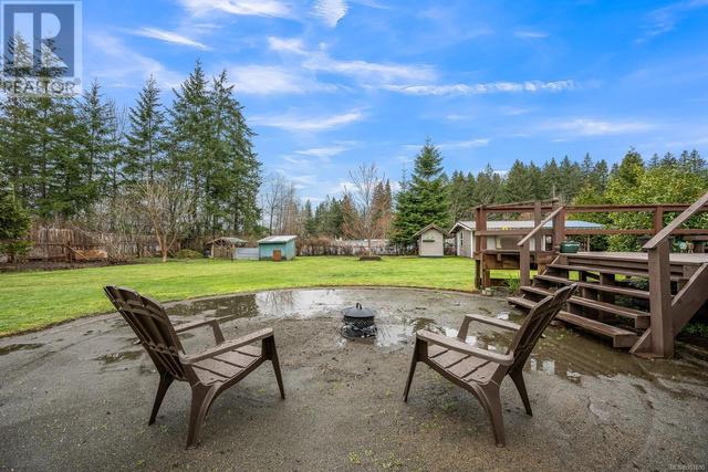 5733 Island Hwy N, House detached with 3 bedrooms, 1 bathrooms and 4 parking in Comox Valley B (Lazo North) BC | Image 2