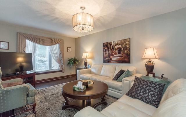 12 Mcarthur Hts, House detached with 4 bedrooms, 5 bathrooms and 6 parking in Brampton ON | Image 4