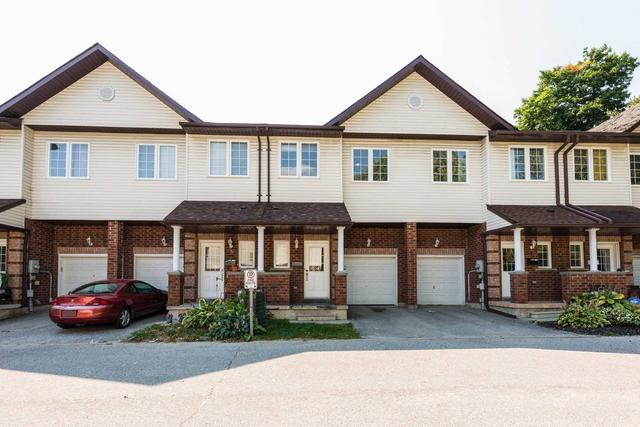 8 - 488 Yonge St, House attached with 3 bedrooms, 2 bathrooms and 2 parking in Barrie ON | Card Image