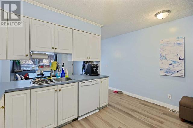 2, - 642 Mcdougall Road Ne, House attached with 3 bedrooms, 2 bathrooms and 1 parking in Calgary AB | Image 10
