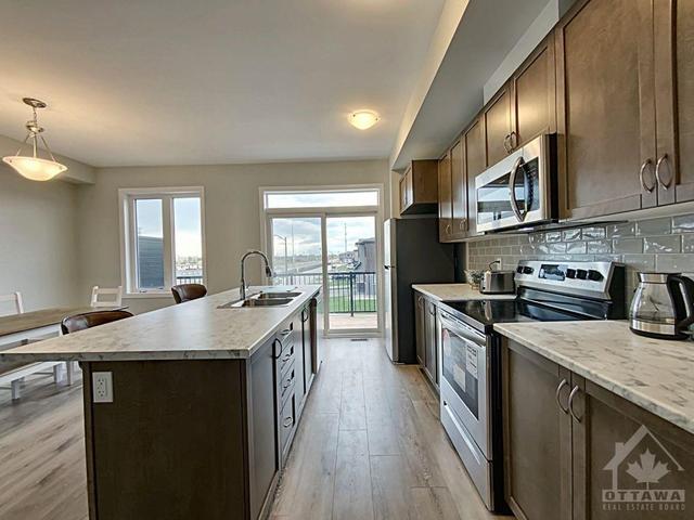 29 Lakepointe Drive, Townhouse with 3 bedrooms, 3 bathrooms and 5 parking in Ottawa ON | Image 11