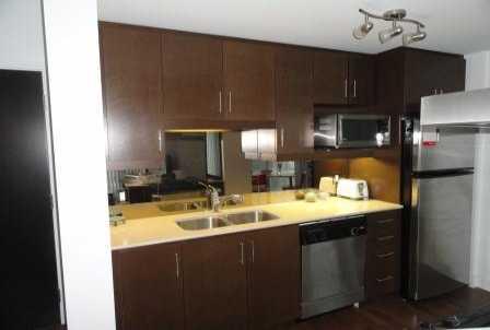 shterm - 60 Absolute Ave, Condo with 2 bedrooms, 1 bathrooms and 1 parking in Mississauga ON | Image 3