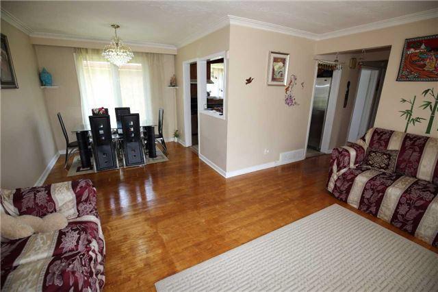 34 Gaitwin Pl, House detached with 3 bedrooms, 3 bathrooms and 2 parking in Toronto ON | Image 5