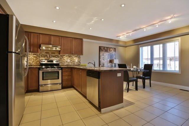 3217 Neyagawa Blvd, House attached with 3 bedrooms, 3 bathrooms and null parking in Oakville ON | Image 8