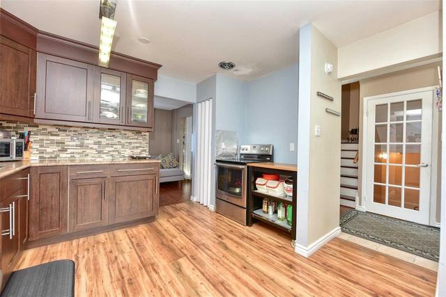 32 Balmoral Dr, Townhouse with 3 bedrooms, 2 bathrooms and 1 parking in Brampton ON | Image 8