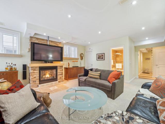 412 Deloraine Ave, House detached with 3 bedrooms, 4 bathrooms and 3 parking in Toronto ON | Image 20