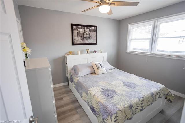 100 Eighth Avenue, House detached with 3 bedrooms, 2 bathrooms and 7 parking in Brantford ON | Image 13