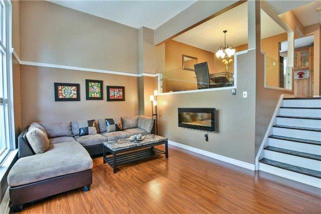 23 Briar Path, Townhouse with 3 bedrooms, 2 bathrooms and 1 parking in Brampton ON | Image 4