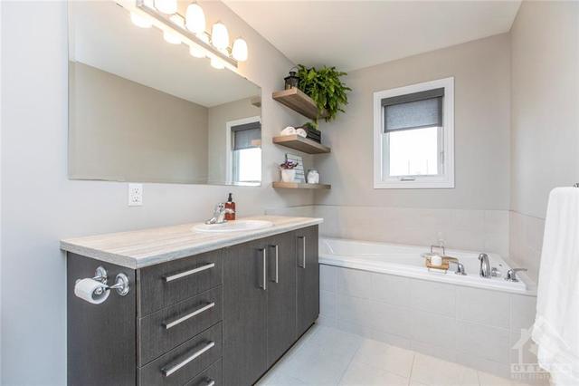 124 Yellowcress Way, Townhouse with 3 bedrooms, 3 bathrooms and 3 parking in Ottawa ON | Image 17