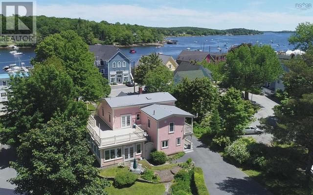 624 Main Street, House detached with 4 bedrooms, 2 bathrooms and null parking in Mahone Bay NS | Image 2