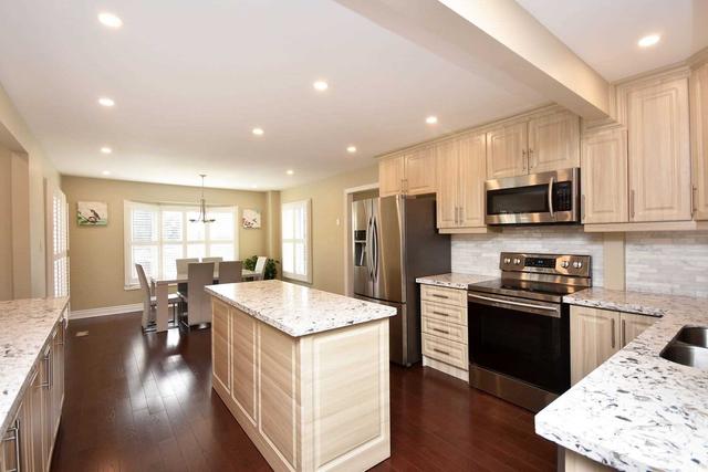 30 Ravinder Crt, House detached with 5 bedrooms, 4 bathrooms and 12 parking in Brampton ON | Image 5