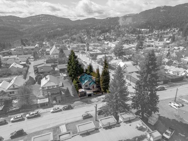 2111 Second Avenue, House detached with 3 bedrooms, 2 bathrooms and null parking in Rossland BC | Image 5