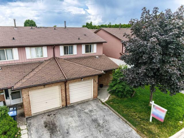 133 Baronwood Crt, Townhouse with 3 bedrooms, 2 bathrooms and 2 parking in Brampton ON | Image 1