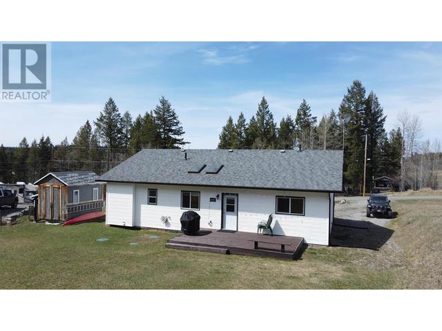 4985 Block Drive, House detached with 3 bedrooms, 2 bathrooms and null parking in Cariboo G BC | Image 5