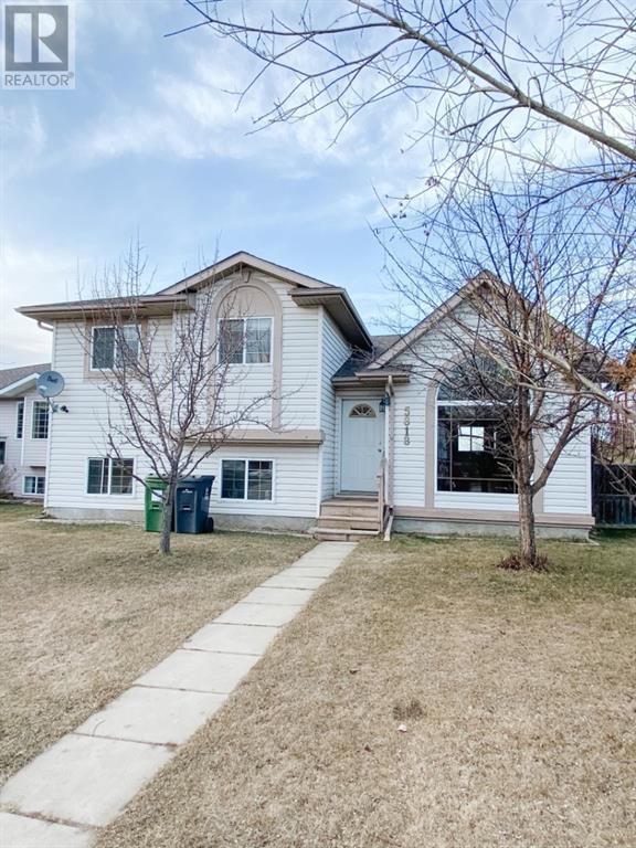 5818 65 Ave, House detached with 4 bedrooms, 2 bathrooms and 2 parking in Rocky Mountain House AB | Card Image