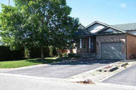 2 Colbourne Cres, House detached with 3 bedrooms, 2 bathrooms and 2 parking in Orangeville ON | Image 1