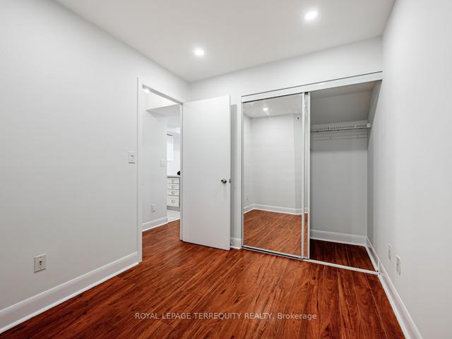 247 - 415 Jarvis St, Townhouse with 2 bedrooms, 1 bathrooms and 1 parking in Toronto ON | Image 2