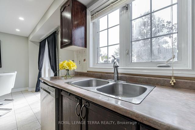 8 Trudelle Cres, House semidetached with 3 bedrooms, 3 bathrooms and 3 parking in Brampton ON | Image 8