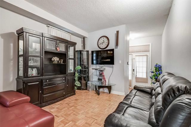 8 Tobermory Cres, House detached with 3 bedrooms, 3 bathrooms and 4 parking in Brampton ON | Image 27